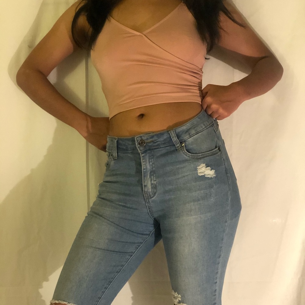 Capri Ripped Jeans - Picture 4 of 9